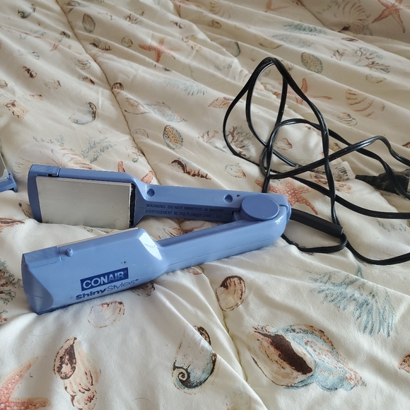 Conair Shiny Styles straightener. Comes with attachments. - Picture 3 of 3